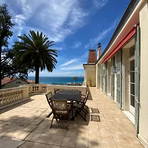 Magnifique D'époque Avec Vue 4 Personnes Avec Terrasse Le Port France